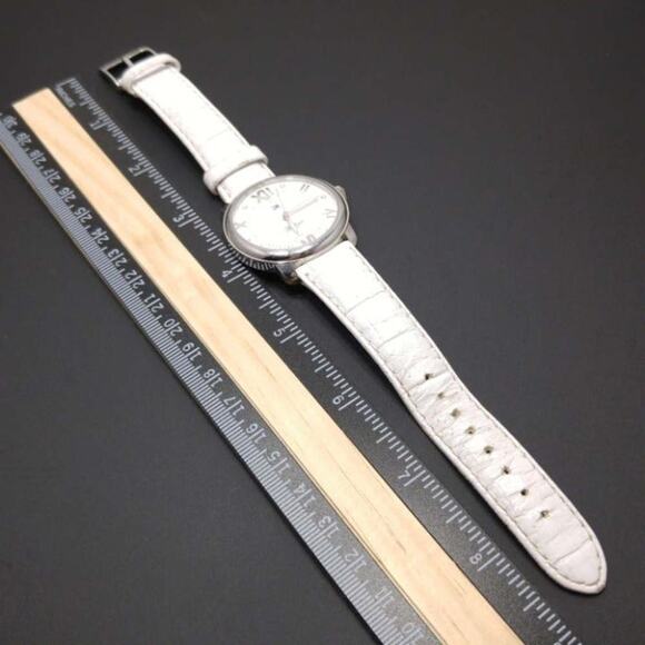 Hilfiger Ladies Watch White, Leather Band, NEW BATTERY - Picture 9 of 16